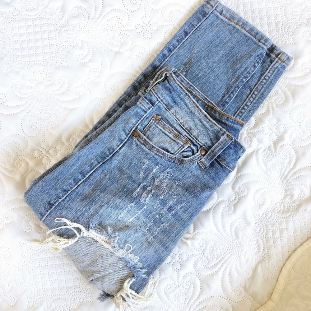 Destroyed light wash stretch skinny jeans